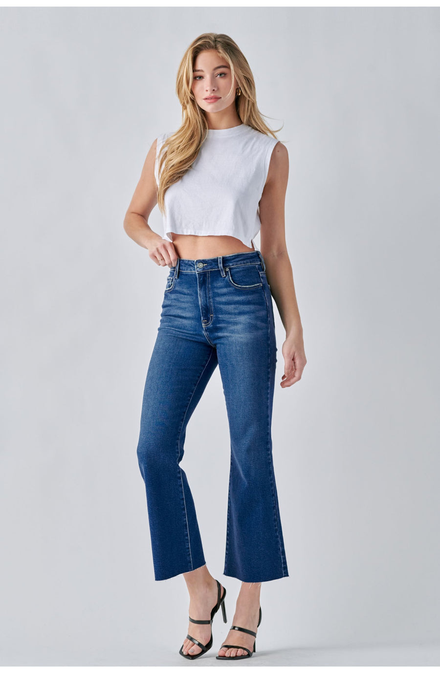 [HAPPI] WHITE FRAYED CROPPED FLARE – HIDDEN JEANS