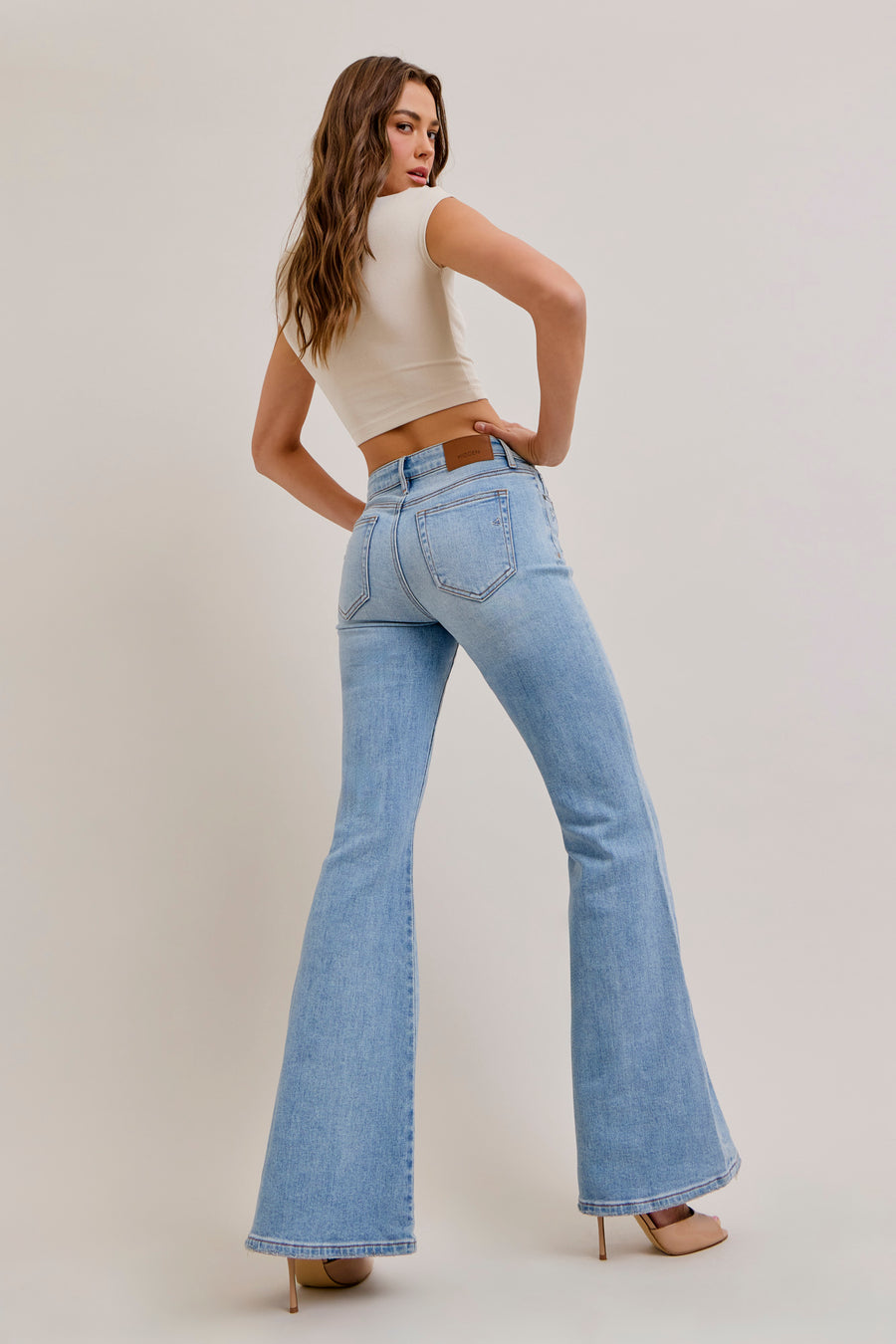 [HAPPI] LIGHT WASH MOTO SEAMED STRETCH 33" INSEAM FLARE