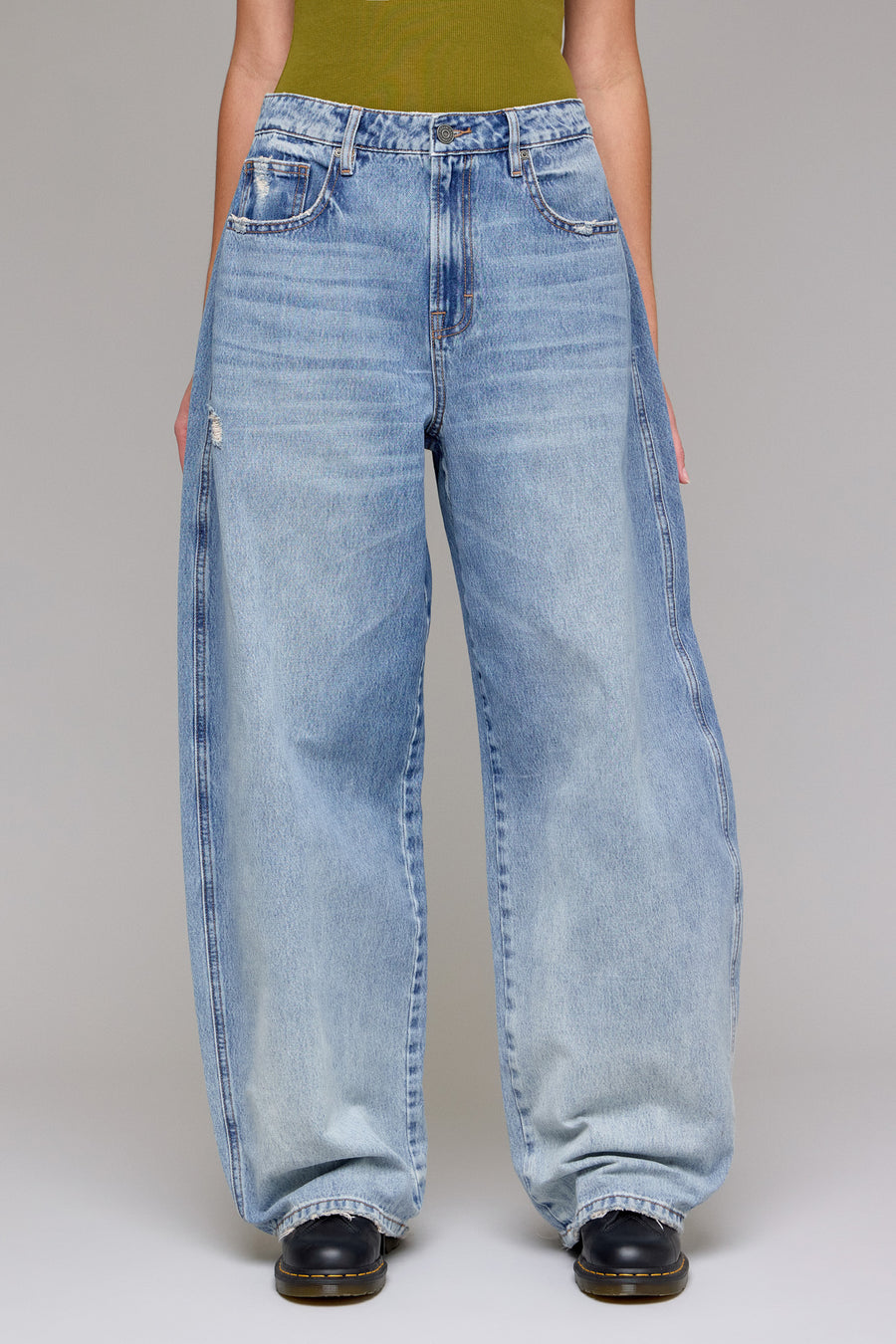 [SAMMIE] Medium Light 33" Inseam Classic Barrel Jean